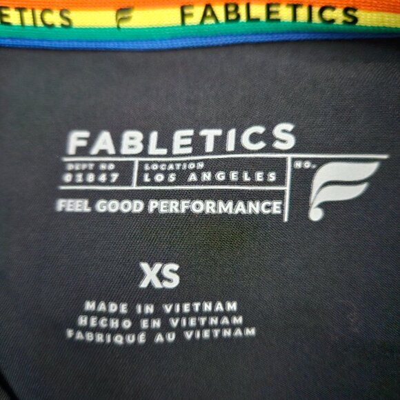 NEW Fabletics Method 2-pocket scrub top RARE Black reflective Rainbow XS - Picture 8 of 8
